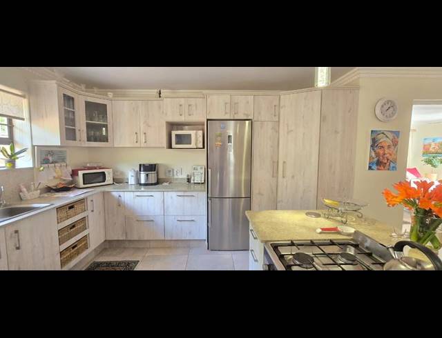 2 BEDROOM HOUSE FOR SALE IN HERSHAM